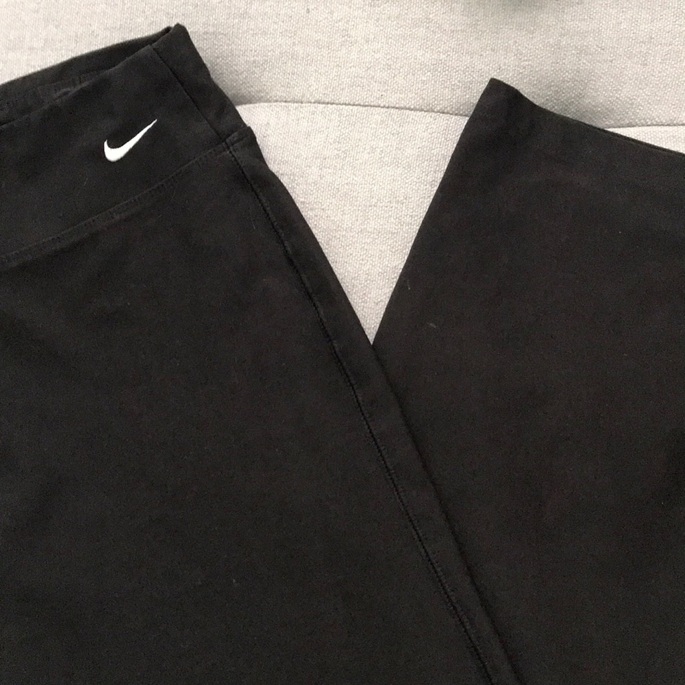 SUPER COMFORTABLE NIKE YOGA PANTS